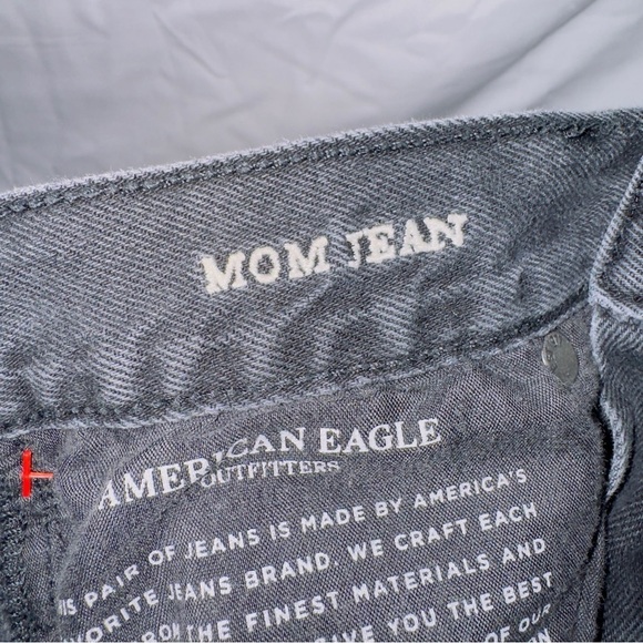 American Eagle AEO Black Wash Denim High Rise Distressed Mom Jean size 2 - Picture 5 of 7